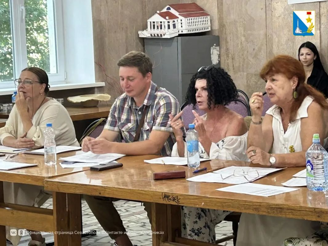 Будущие севастопольские артисты демонстрируют навыки на вступительных испытаниях Будущие севастопольские артисты демонстрируют навыки на вступительных испытаниях