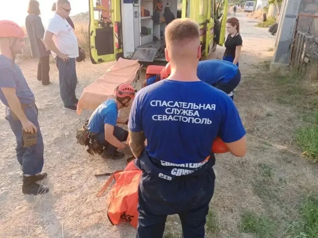 На Фиоленте спасатели эвакуировали девушку, сорвавшуюся со скалы На Фиоленте спасатели эвакуировали девушку, сорвавшуюся со скалы