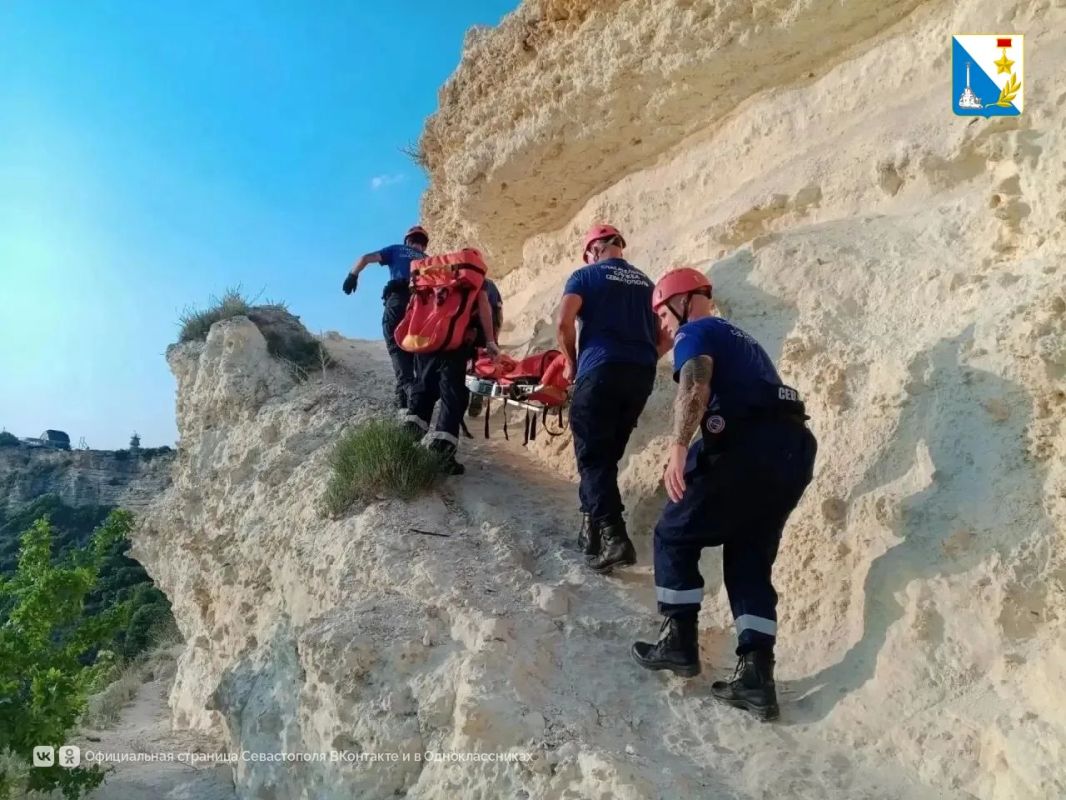 Севастопольские спасатели эвакуировали девушку, которая сорвалась с 20-метровой высоты на Фиоленте Севастопольские спасатели эвакуировали девушку, которая сорвалась с 20-метровой высоты на Фиоленте