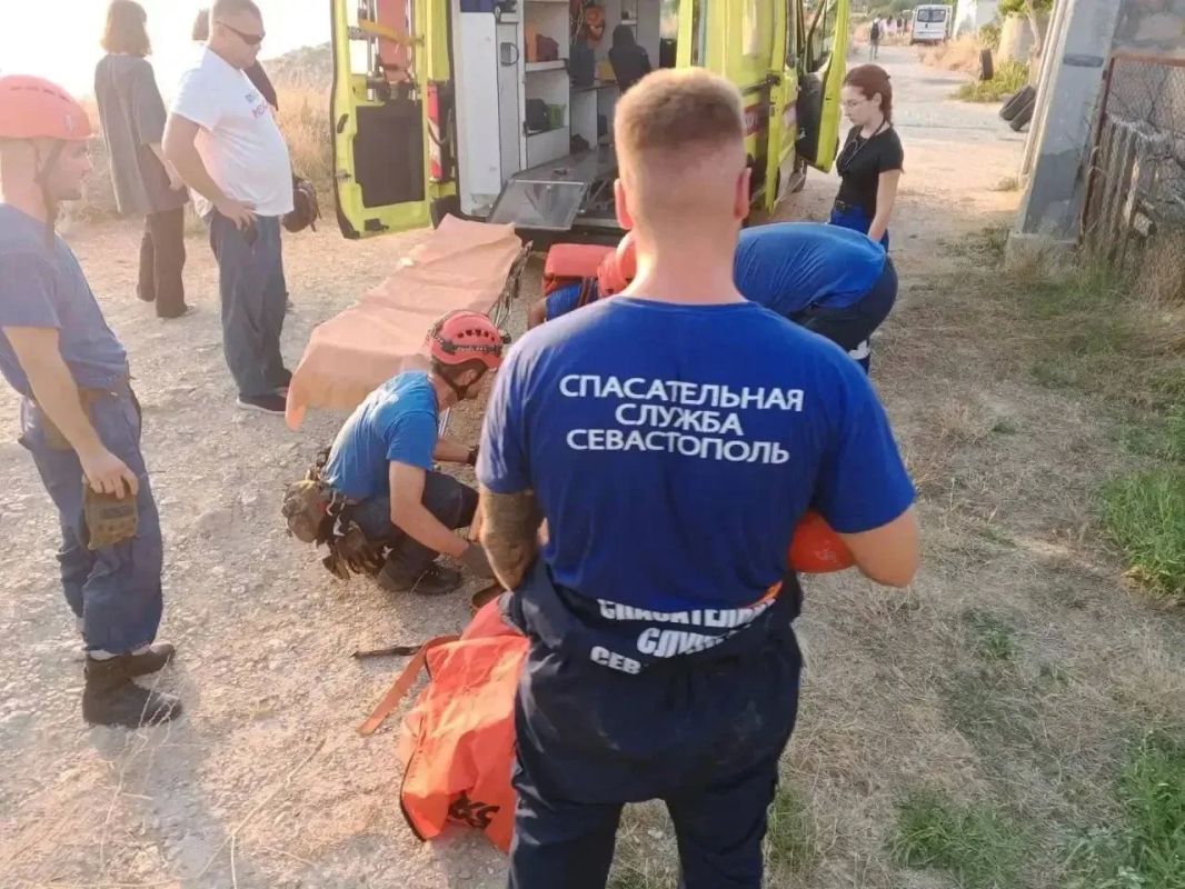 В Севастополе девушка выжила после падения с 20-метрового обрыва В Севастополе девушка выжила после падения с 20-метрового обрыва