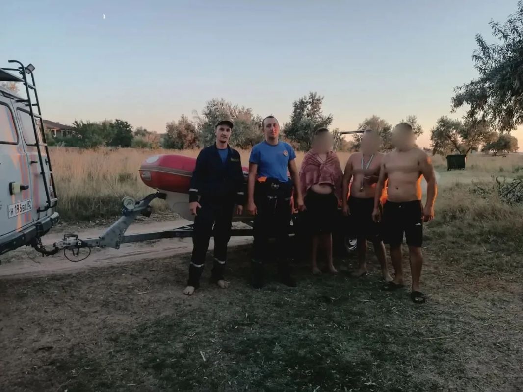Ребенка и взрослого унесло на сап-борде в море в Ленинском районе Ребенка и взрослого унесло на сап-борде в море в Ленинском районе