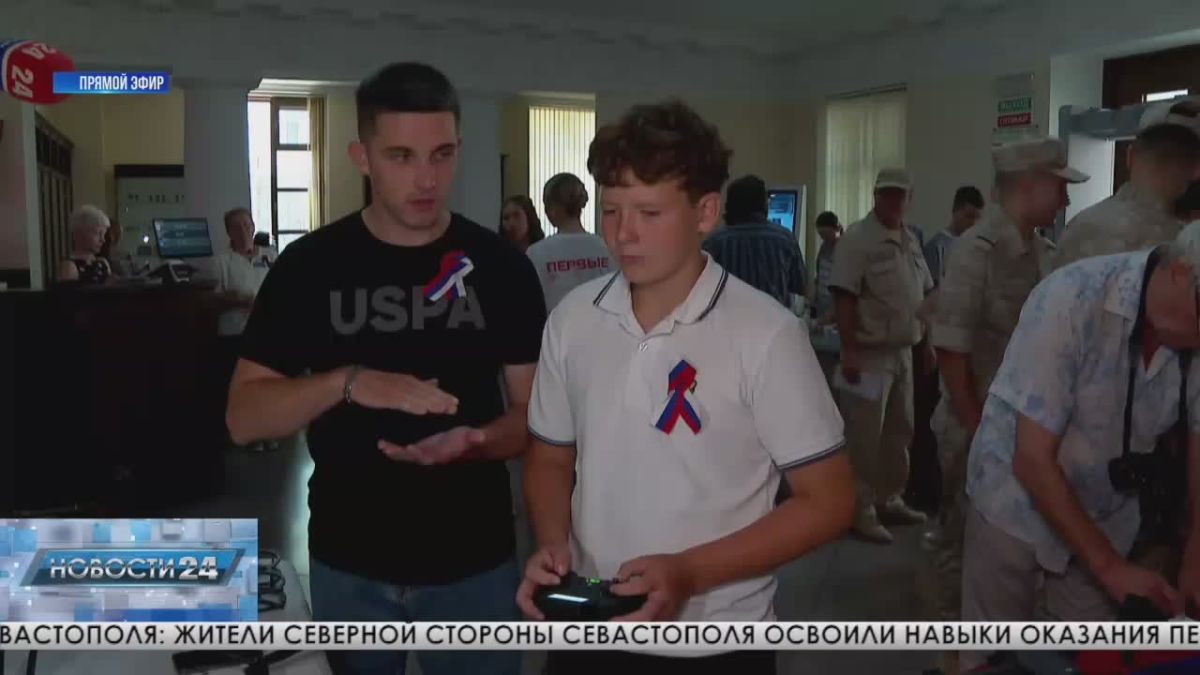 Три цвета единства: триколор размером 16 на 11 метров развернули в Севастополе