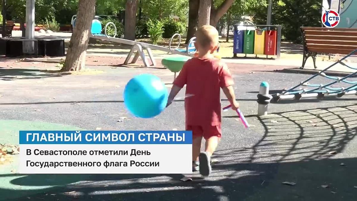 В Севастополе отметили День Государственного флага России На улицы города вышли активисты «Молодой Гвардии Единой России». В рамках общегородской инициативы «Защитим Севастополь вместе» они раздавали жителям воздушные шары и...