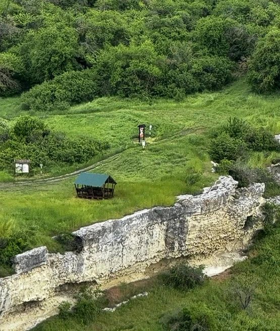 В Крыму благоустроили два туристических маршрута — к Бакле и водопаду Суаткан В Крыму благоустроили два туристических маршрута — к Бакле и водопаду Суаткан