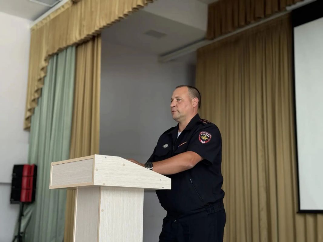 Перед началом нового учебного года сотрудники Госавтоинспекции приняли участие в «Августовском педагогическом совещании» Перед началом нового учебного года сотрудники Госавтоинспекции приняли участие в «Августовском педагогическом совещании»