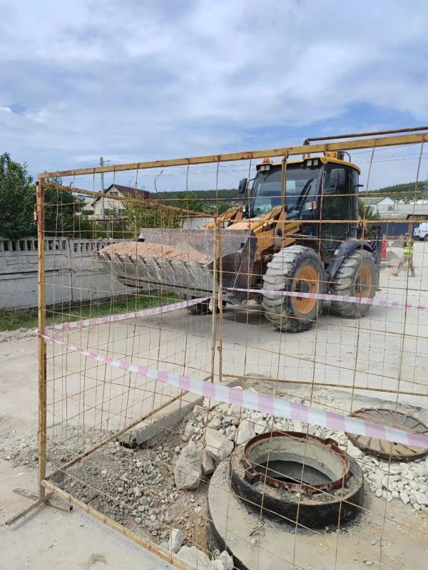 Водоканал: В поселке Сахарная Головка продолжают реконструировать водопровод Водоканал: В поселке Сахарная Головка продолжают реконструировать водопровод