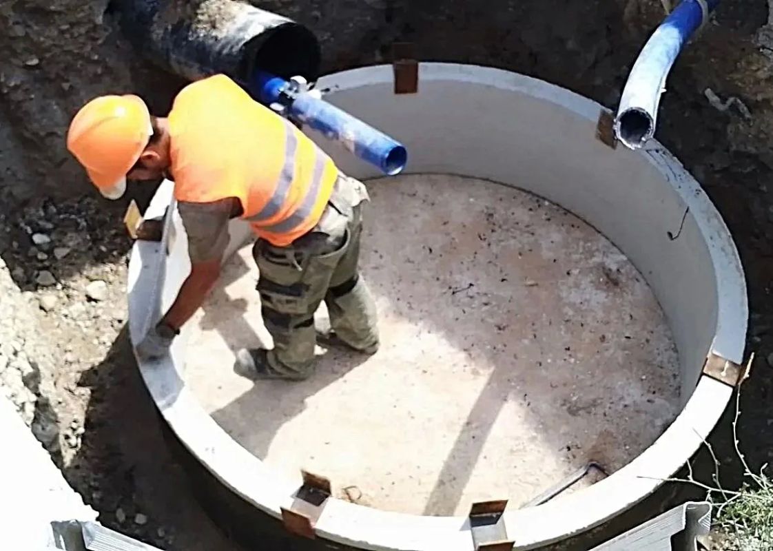 Водоканал: В поселке Сахарная Головка продолжают реконструировать водопровод Водоканал: В поселке Сахарная Головка продолжают реконструировать водопровод