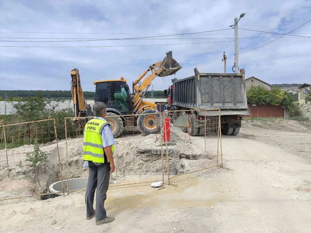 Водоканал: В поселке Сахарная Головка продолжают реконструировать водопровод Водоканал: В поселке Сахарная Головка продолжают реконструировать водопровод