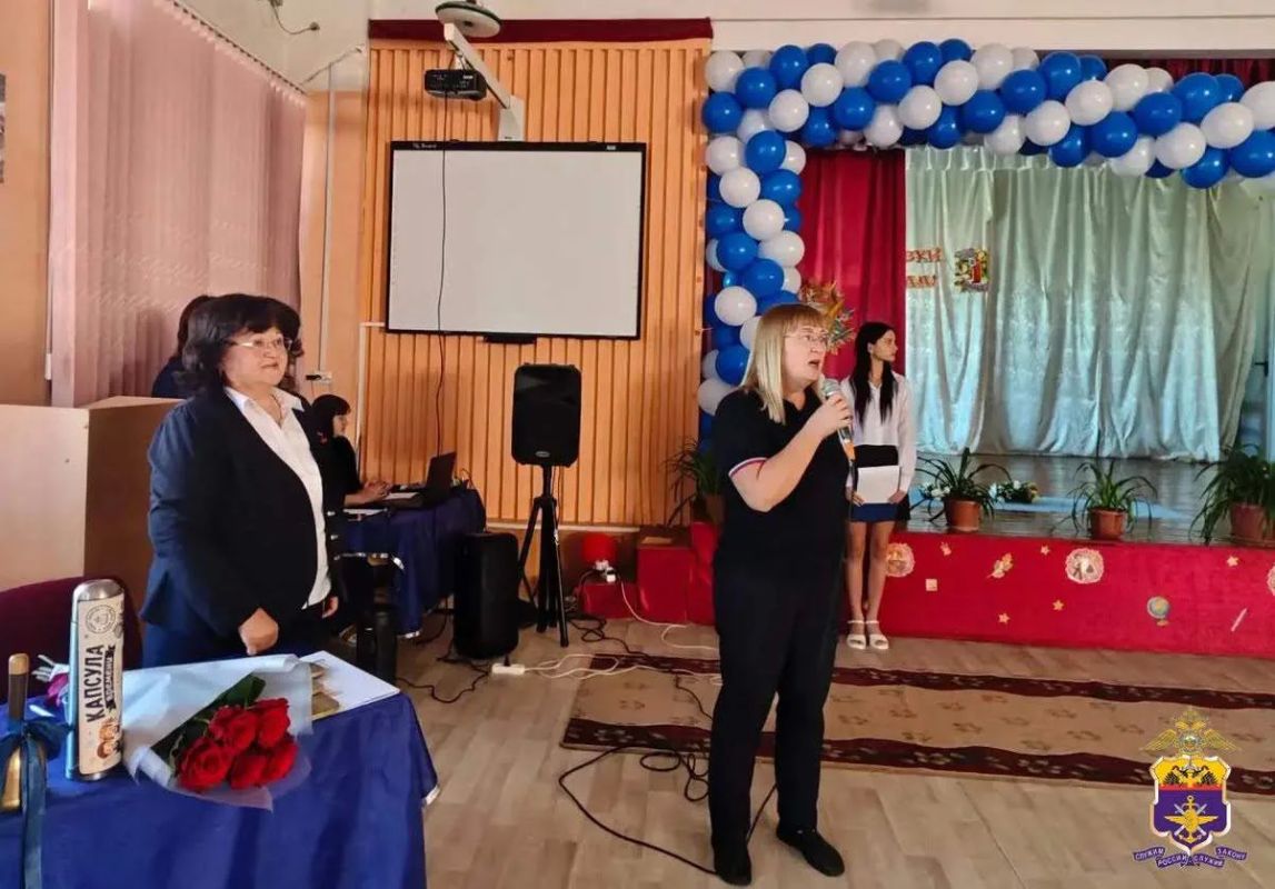 В День знаний транспортные полицейские Крыма обеспечили безопасность школьников во время торжественных линеек В День знаний транспортные полицейские Крыма обеспечили безопасность школьников во время торжественных линеек