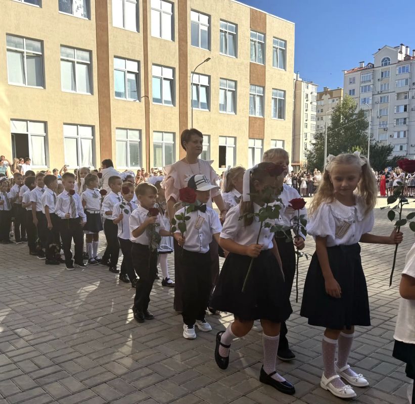 Денис Профатилов: С Днём знаний!. Сегодня начался новый учебный год Денис Профатилов: С Днём знаний!. Сегодня начался новый учебный год