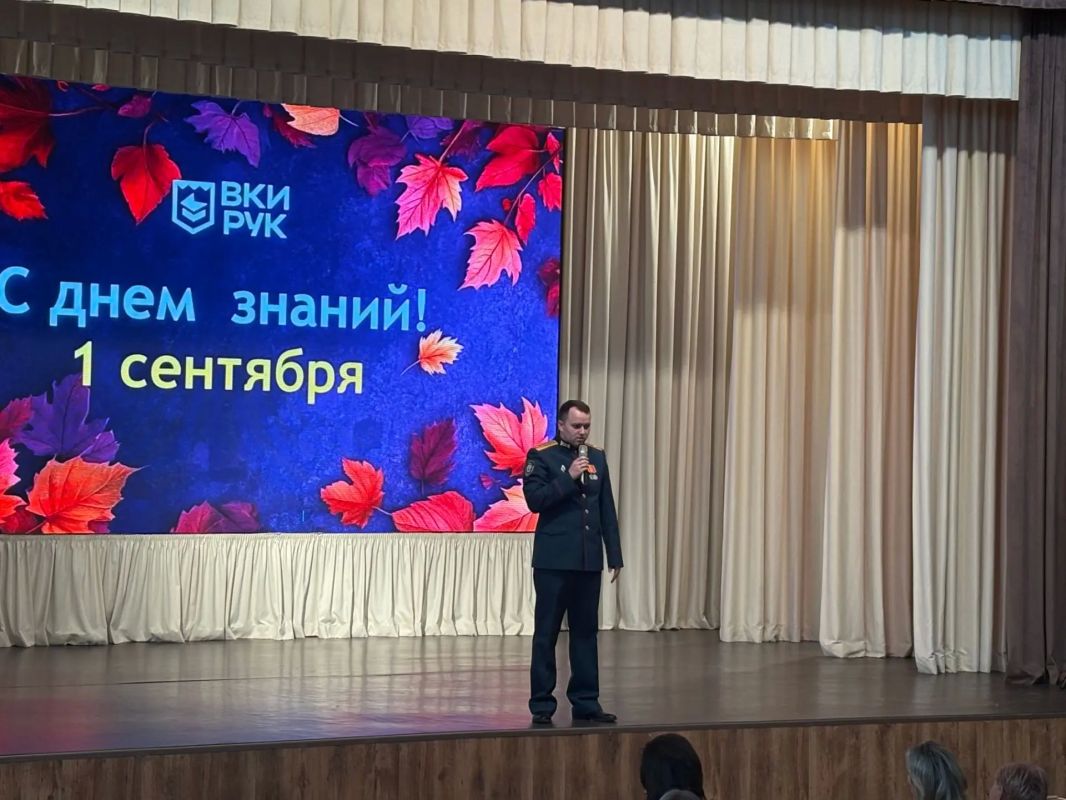 Офицеры военных следственных органов СК России поздравили кадет профильных классов с Днем знаний Офицеры военных следственных органов СК России поздравили кадет профильных классов с Днем знаний