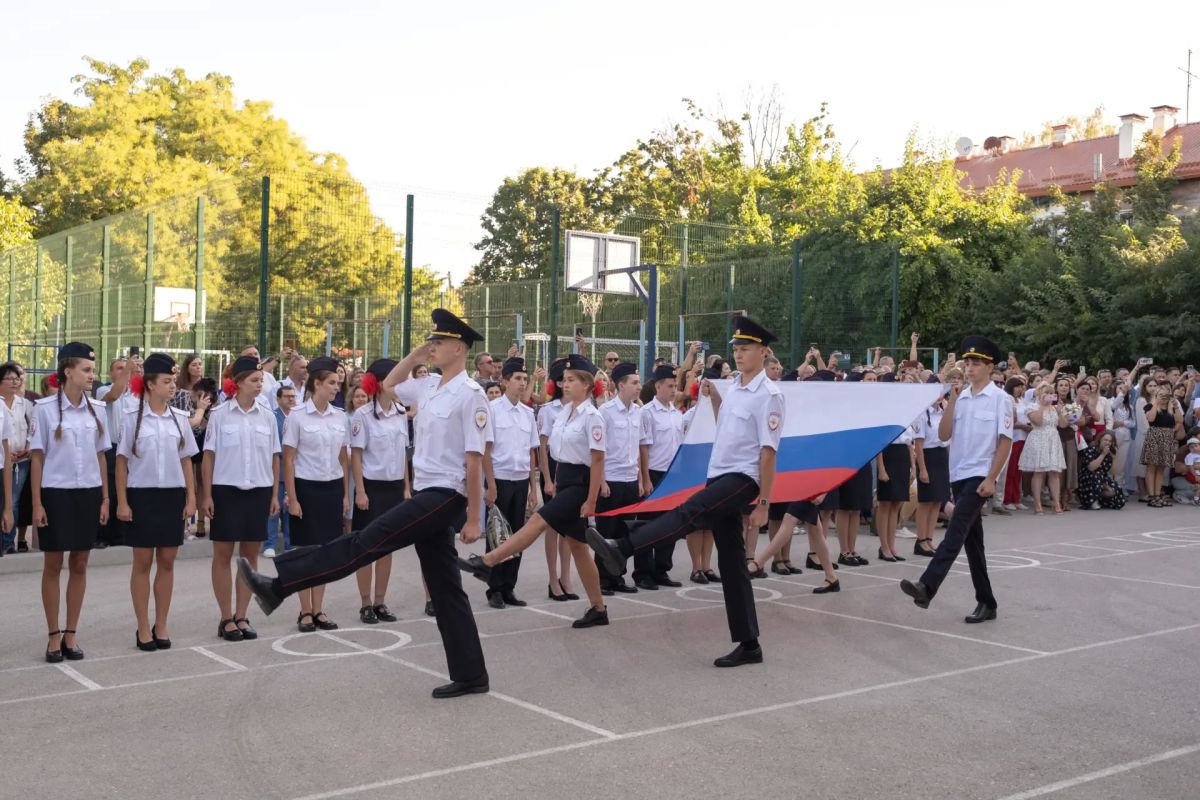 Начальник УМВД России по г.Севастополю Сергей Сигунов поздравил школьников и кадет ОВД с Днём знаний Начальник УМВД России по г.Севастополю Сергей Сигунов поздравил школьников и кадет ОВД с Днём знаний
