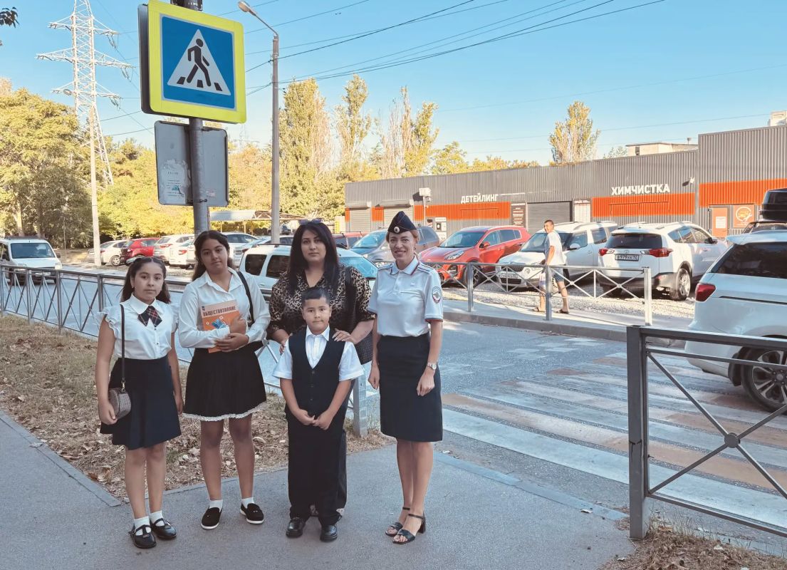 В День знаний сотрудники севастопольской Госавтоинспекции обеспечили безопасность детей вблизи школ города В День знаний сотрудники севастопольской Госавтоинспекции обеспечили безопасность детей вблизи школ города