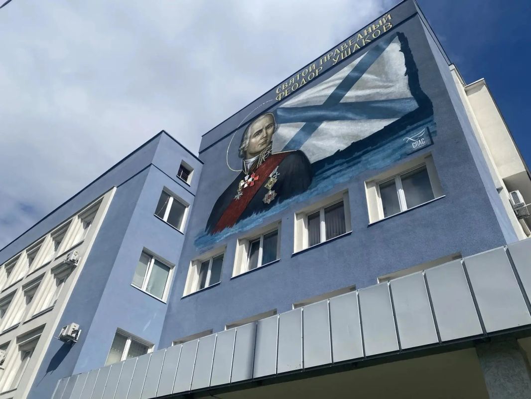 Церемония освещения мурала Святого Праведного воина Феодора Ушакова состоялась в Калининграде Церемония освещения мурала Святого Праведного воина Феодора Ушакова состоялась в Калининграде