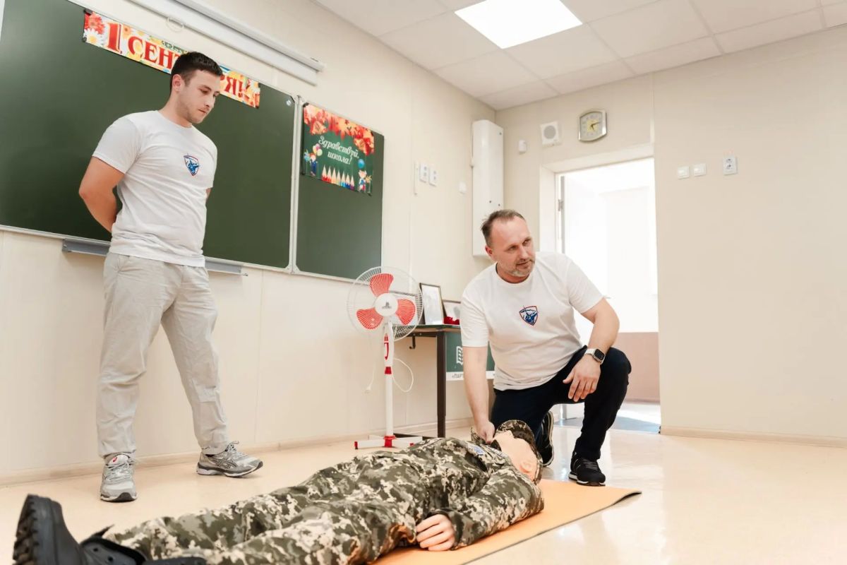 Татьяна Лобач: В школе №12 родители будущих первоклассников прошли инструктаж по первой помощи в рамках городской инициативы «Защитим Севастополь вместе» Татьяна Лобач: В школе №12 родители будущих первоклассников прошли инструктаж по первой помощи в рамках городской инициативы «Защитим Севастополь вместе»
