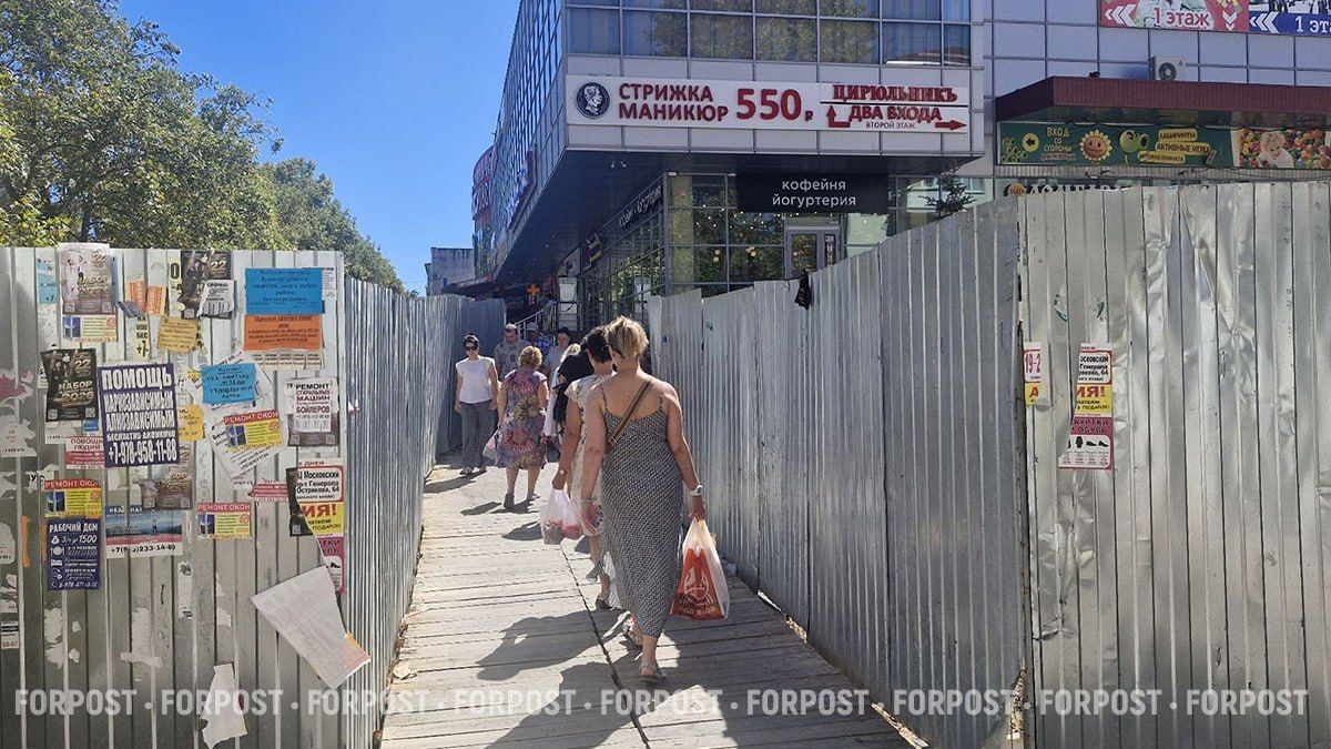 Реконструкция теплосети в районе сквера 60-летия СССР затягивается: волгодонское ООО «Стройиндустрия» должно было завершить работы за 9 месяцев ещё в 2025 году, но прошло почти столько же, а траншеи и заграждения остались Реконструкция теплосети в районе сквера 60-летия СССР затягивается: волгодонское ООО «Стройиндустрия» должно было завершить работы за 9 месяцев ещё в 2025 году, но прошло почти столько же, а траншеи и заграждения остались