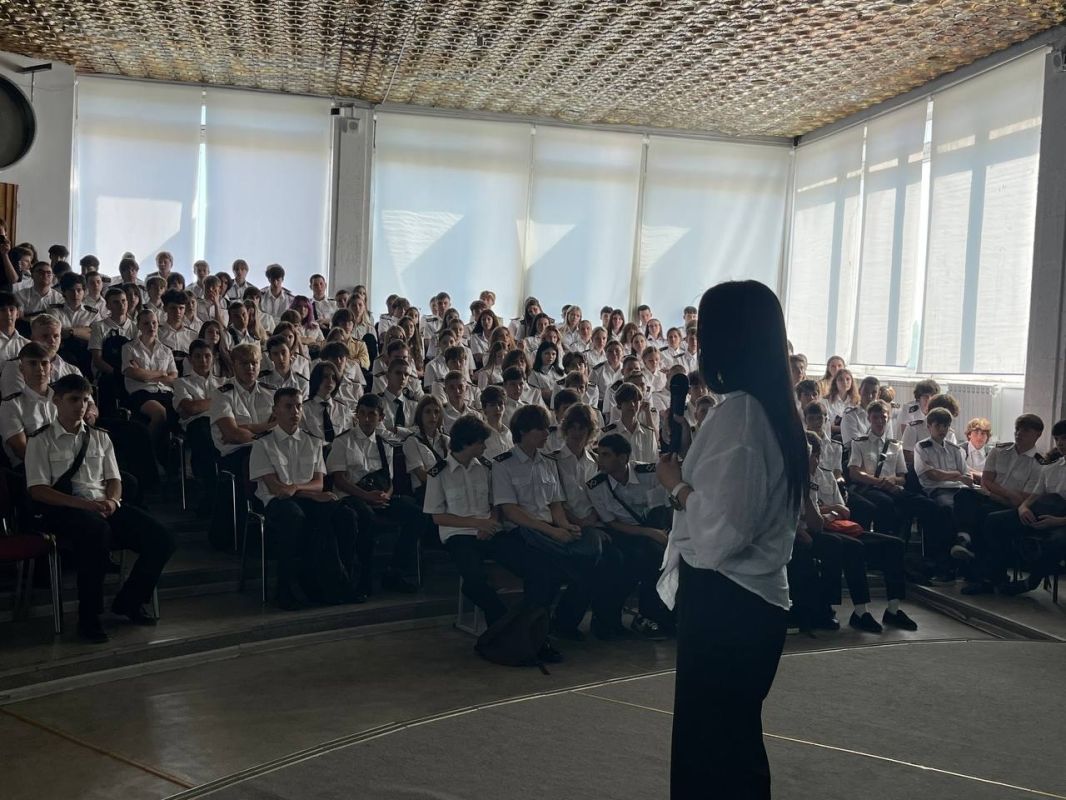 В Севастополе полицейские провели профилактическую беседу со студентами В Севастополе полицейские провели профилактическую беседу со студентами