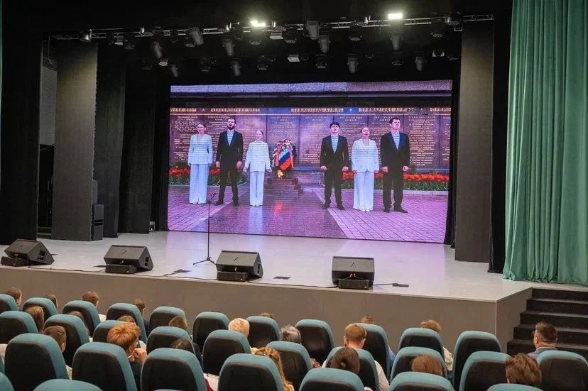 Севастопольские школьники присоединились к Всероссийскому диктанту «Россия — дом народов» Севастопольские школьники присоединились к Всероссийскому диктанту «Россия — дом народов»