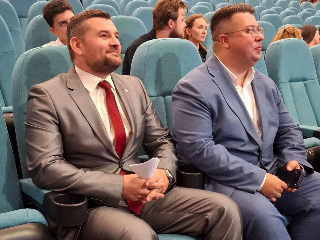 Севастопольские школьники присоединились к Всероссийскому диктанту «Россия — дом народов» Севастопольские школьники присоединились к Всероссийскому диктанту «Россия — дом народов»
