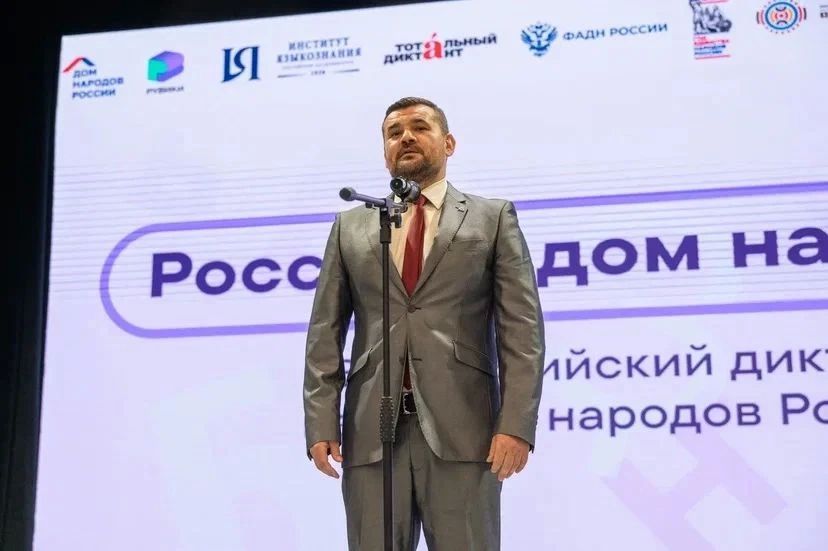 Севастопольские школьники присоединились к Всероссийскому диктанту «Россия — дом народов» Севастопольские школьники присоединились к Всероссийскому диктанту «Россия — дом народов»
