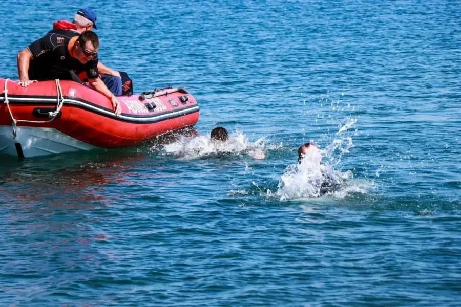 Спасатели «Омеги» отработали эвакуацию на воде Спасатели «Омеги» отработали эвакуацию на воде