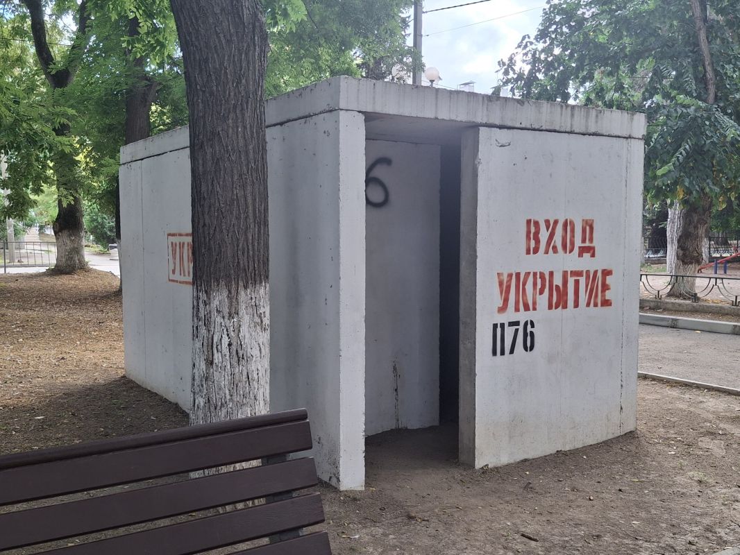 Дмитрий Белик: В ходе рабочей поездки в Инкерман проверил укрытия в Центральном сквере Дмитрий Белик: В ходе рабочей поездки в Инкерман проверил укрытия в Центральном сквере