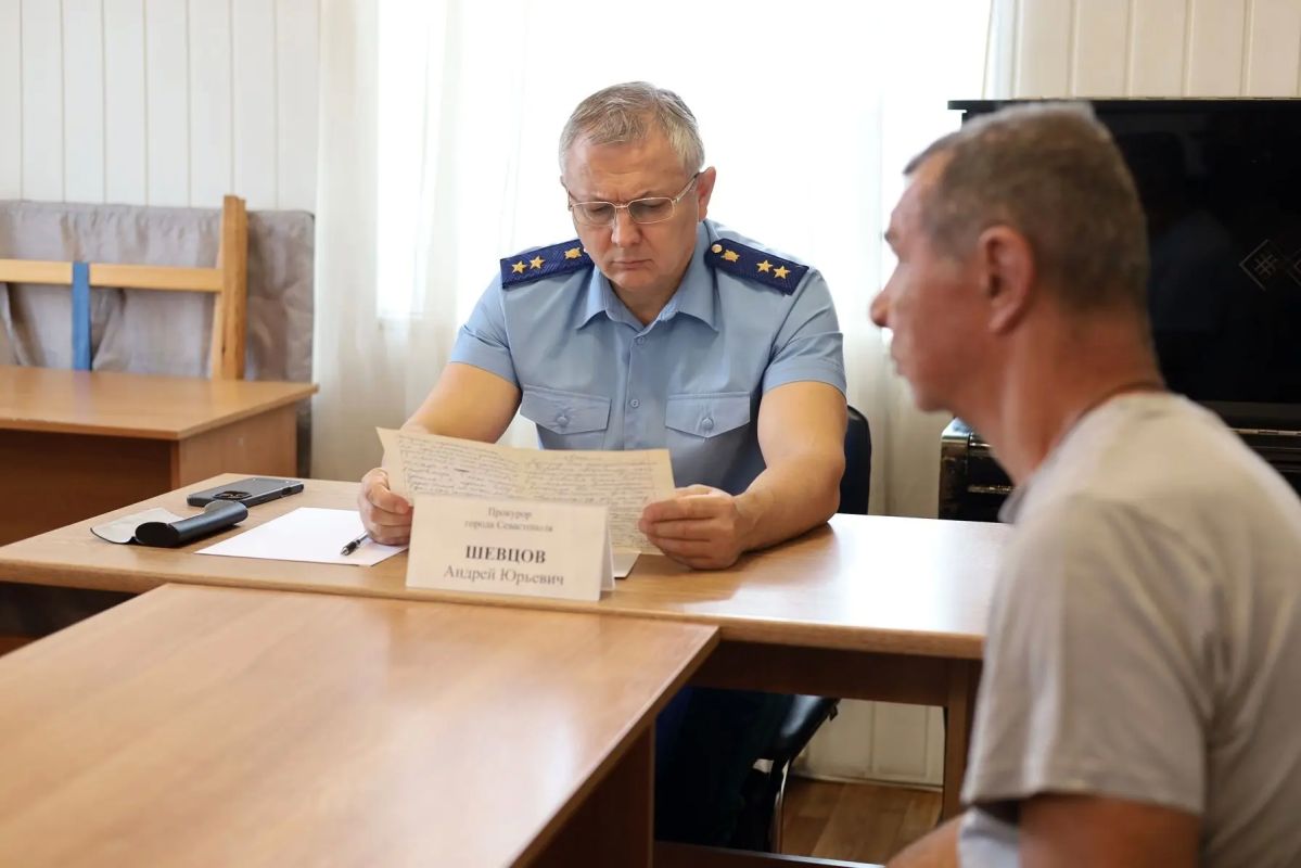 Сегодня, 15 сентября 2026 года, прокурор города Андрей Шевцов провел выездной личный прием граждан в Севастопольском доме ветеранов Сегодня, 15 сентября 2026 года, прокурор города Андрей Шевцов провел выездной личный прием граждан в Севастопольском доме ветеранов
