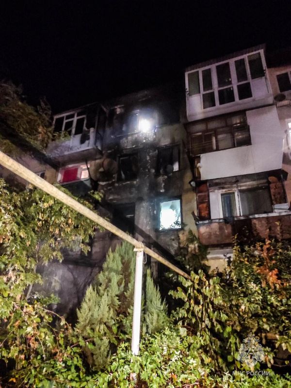 В Севастополе на пожаре спасли 12 человек и ещё 20 эвакуировали В Севастополе на пожаре спасли 12 человек и ещё 20 эвакуировали
