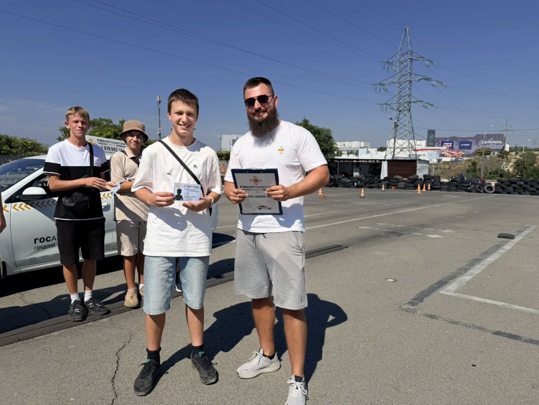 В Севастополе успешно завершилась пилотная программа по безопасному использованию средств индивидуальной мобильности (СИМ) В Севастополе успешно завершилась пилотная программа по безопасному использованию средств индивидуальной мобильности (СИМ)