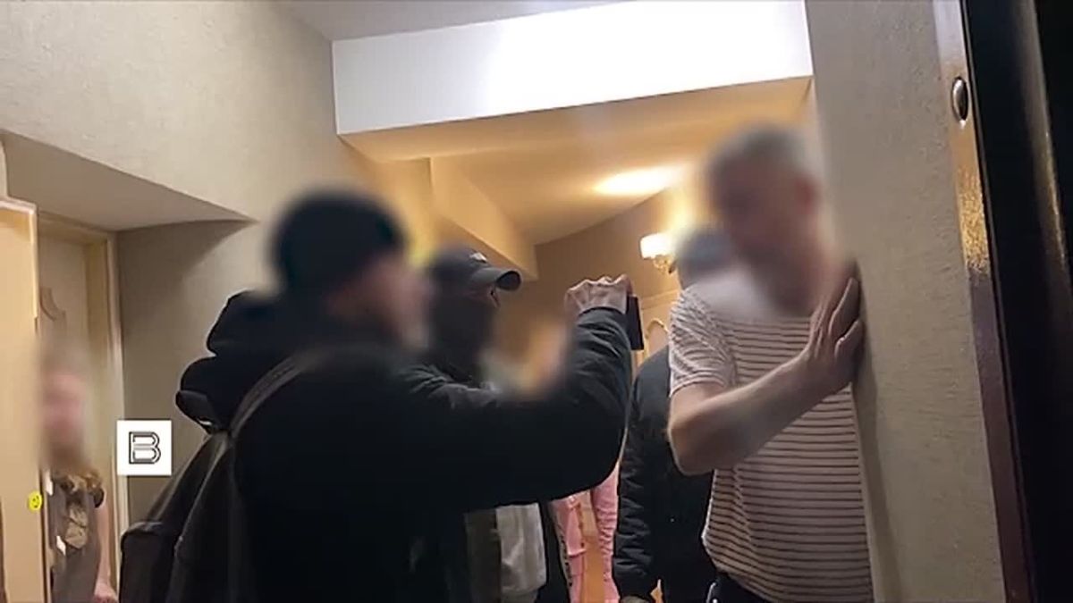 Житель Севастополя пытался организовать контрабанду оружия и военной техники на Украину