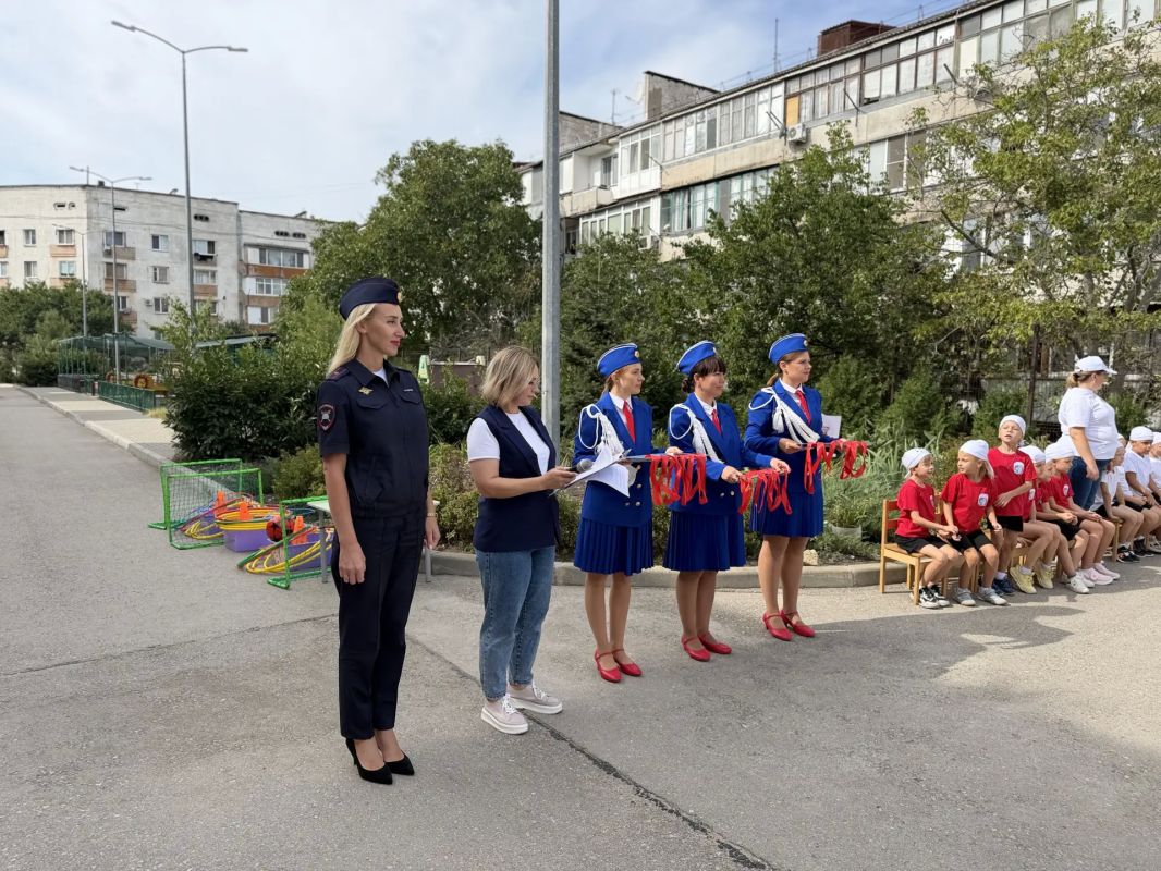 Госавтоинспекторы Севастополя приняли участие в открытом уроке по дорожной безопасности для педагогов города Госавтоинспекторы Севастополя приняли участие в открытом уроке по дорожной безопасности для педагогов города