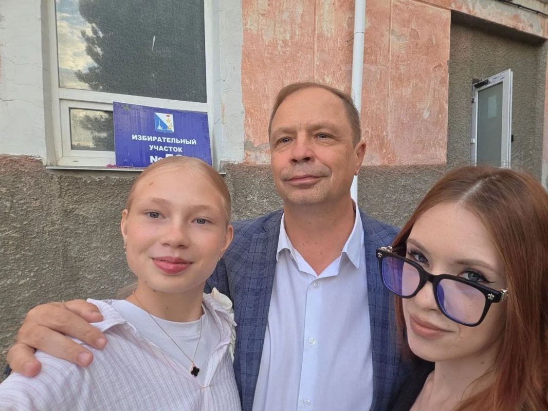 Александр Кулагин: После работы заехал вместе с дочками на свой избирательный участок в родную школу