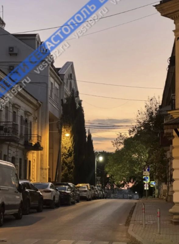 Фото с улиц Севастополя сейчас нам активно шлют подписчики Фото с улиц Севастополя сейчас нам активно шлют подписчики