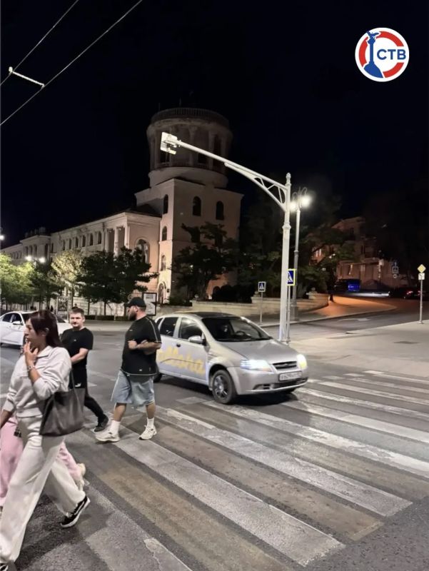 В Севастополе уже включили уличное освещение В Севастополе уже включили уличное освещение