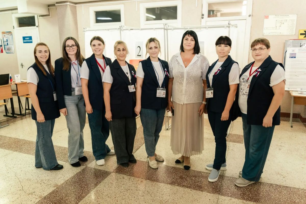 Татьяна Лобач: Сегодня объехала несколько избирательных участков в Ленинском и Нахимовском районах Севастополя, чтобы лично пообщаться с членами комиссий и поблагодарить их за работу Татьяна Лобач: Сегодня объехала несколько избирательных участков в Ленинском и Нахимовском районах Севастополя, чтобы лично пообщаться с членами комиссий и поблагодарить их за работу