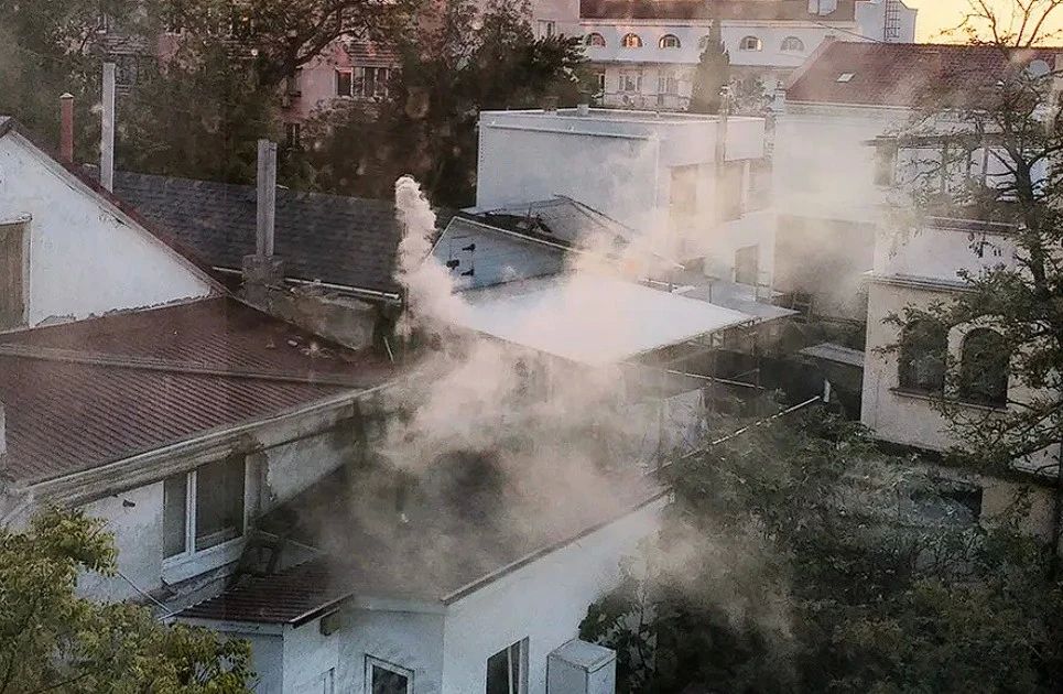Севастопольцы третий год бьются с собственником частной бани за чистый воздух