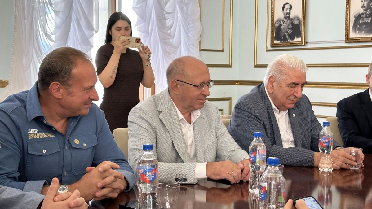 Конструктивный диалог: общественная палата, партии и избирком обсудили ход голосования в Севастополе Конструктивный диалог: общественная палата, партии и избирком обсудили ход голосования в Севастополе