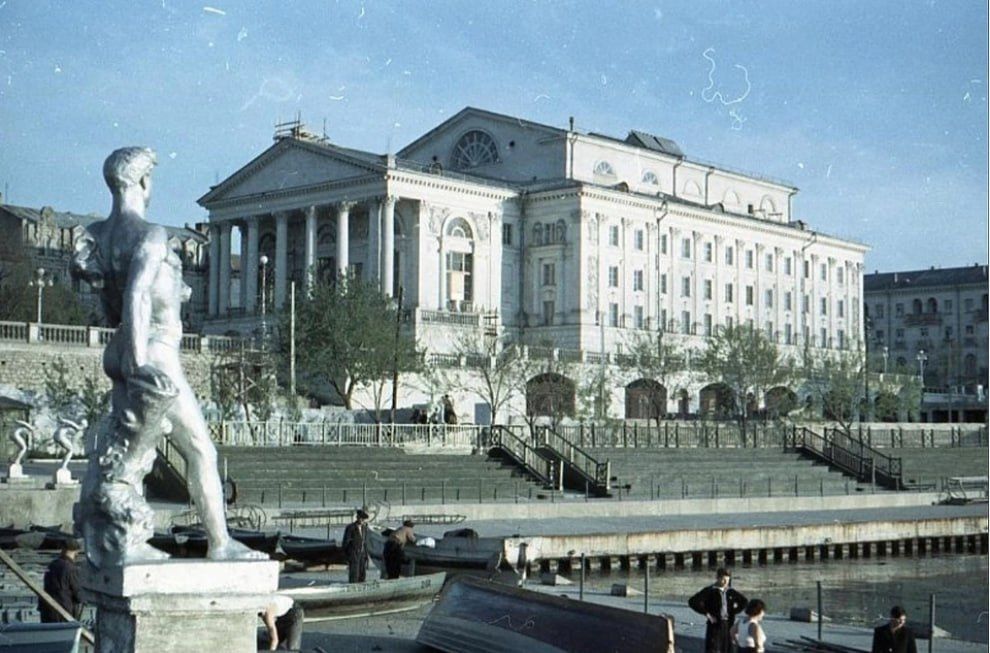 Севастополь, зритель, сцена — 115 лет вместе Севастополь, зритель, сцена — 115 лет вместе