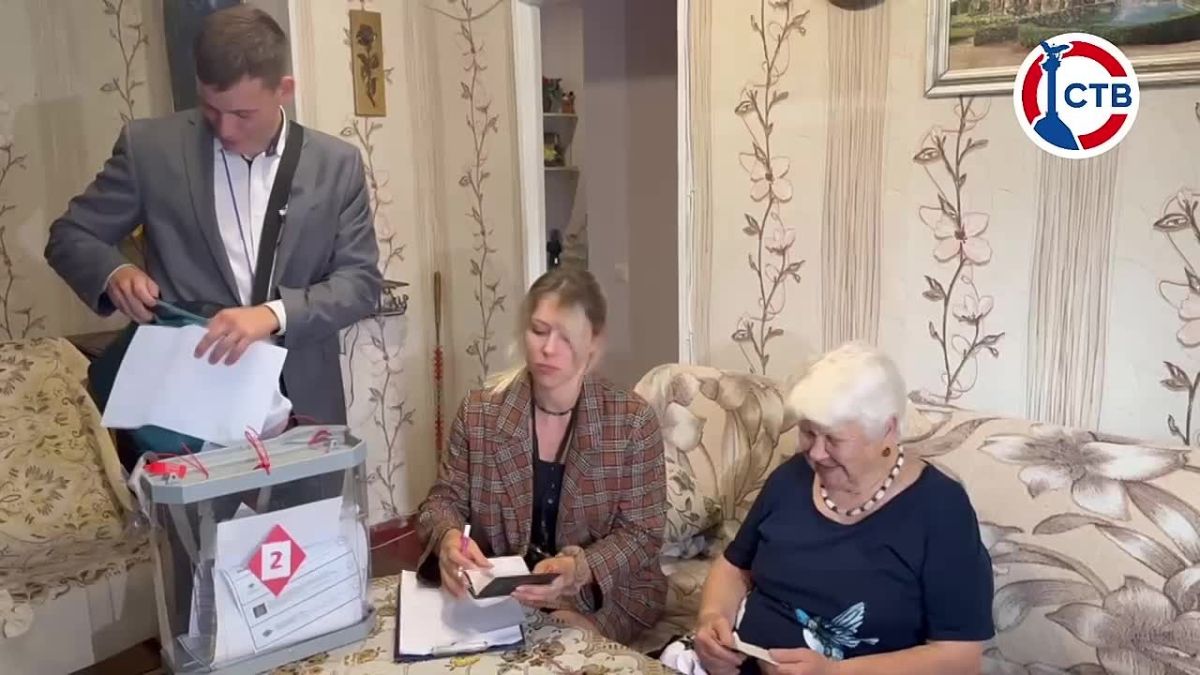93-летняя жительница Севастополя Вера Переверзева впервые проголосовала на дому