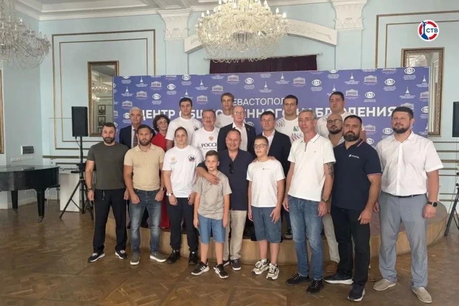 Спортсмены Севастополя оценили систему наблюдения за ходом выборов Центр общественного наблюдения посетили чемпионы мира, Европы и России по самбо, дзюдо и боксу, а также тренеры и руководители спортивных федераций. Гости... Спортсмены Севастополя оценили систему наблюдения за ходом выборов Центр общественного наблюдения посетили чемпионы мира, Европы и России по самбо, дзюдо и боксу, а также тренеры и руководители спортивных федераций. Гости...