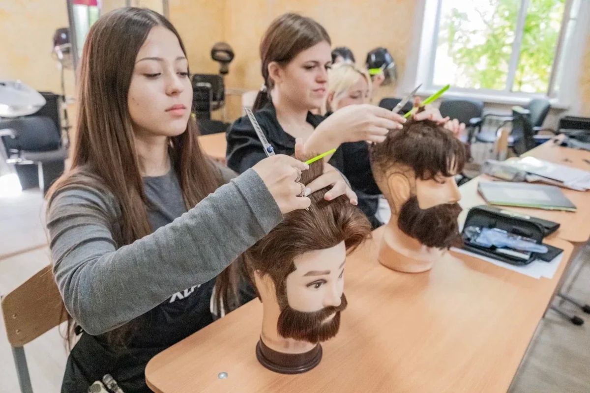 В Севастопольском профессиональном художественном колледже готовят мастеров для индустрии красоты В Севастопольском профессиональном художественном колледже готовят мастеров для индустрии красоты