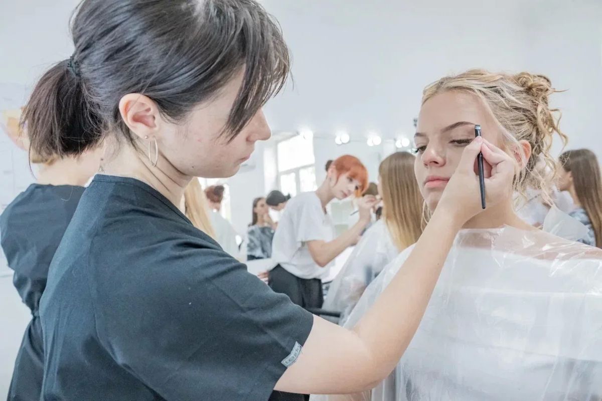 В Севастопольском профессиональном художественном колледже готовят мастеров для индустрии красоты В Севастопольском профессиональном художественном колледже готовят мастеров для индустрии красоты
