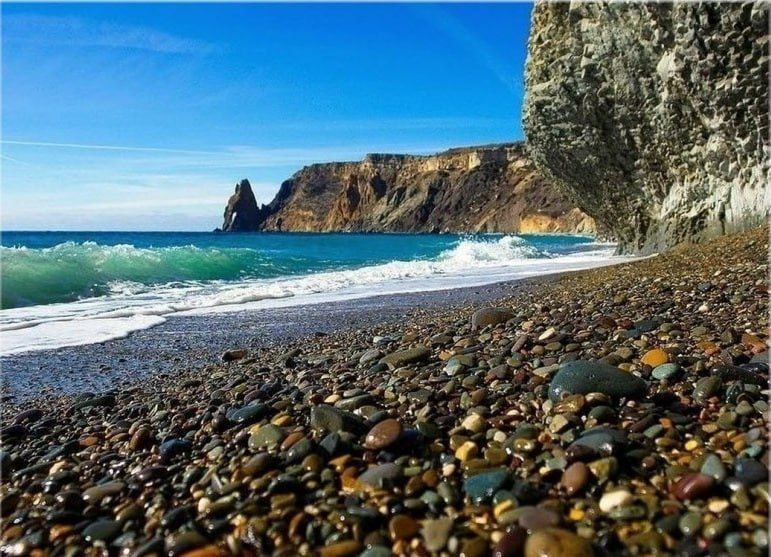 Пляж Яшмовый, в Крыму: драгоценный кусочек моря