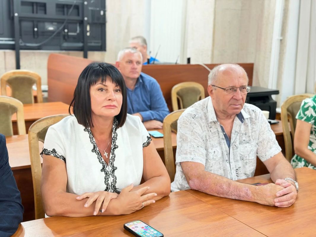 Татьяна Лобач: В Севастопольской городской избирательной комиссии подвели итоги голосования на выборах по федеральному избирательному округу и по одномандатному избирательному округу город Севастополь — Севастопольский... Татьяна Лобач: В Севастопольской городской избирательной комиссии подвели итоги голосования на выборах по федеральному избирательному округу и по одномандатному избирательному округу город Севастополь — Севастопольский...