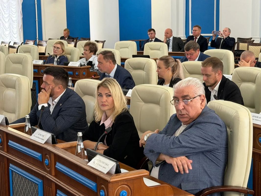 Директор Департамента образования и науки Севастополя Максим Кривонос выступил с отчетом о показателях работы ведомства за 2025 год на пленарном заседании Законодательного Собрания города Севастополя Директор Департамента образования и науки Севастополя Максим Кривонос выступил с отчетом о показателях работы ведомства за 2025 год на пленарном заседании Законодательного Собрания города Севастополя