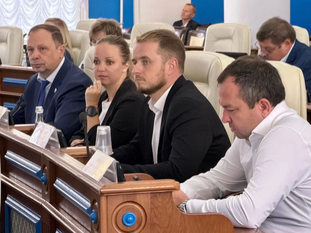Директор Департамента образования и науки Севастополя Максим Кривонос выступил с отчетом о показателях работы ведомства за 2025 год на пленарном заседании Законодательного Собрания города Севастополя Директор Департамента образования и науки Севастополя Максим Кривонос выступил с отчетом о показателях работы ведомства за 2025 год на пленарном заседании Законодательного Собрания города Севастополя