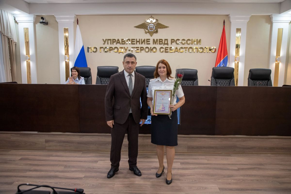 Начальник УМВД России по г.Севастополю генерал-майор полиции Сергей Сигунов поздравил сотрудников Информационного центра с профессиональным праздником Начальник УМВД России по г.Севастополю генерал-майор полиции Сергей Сигунов поздравил сотрудников Информационного центра с профессиональным праздником