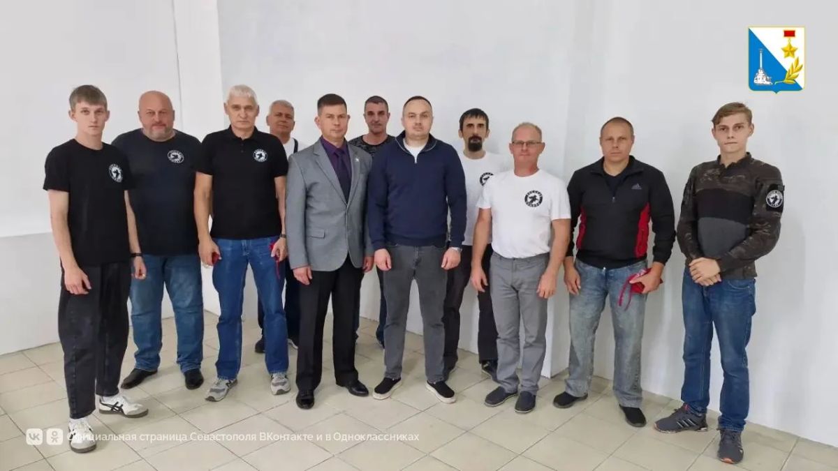 Ряды севастопольской народной дружины пополнили ещё девять человек Ряды севастопольской народной дружины пополнили ещё девять человек