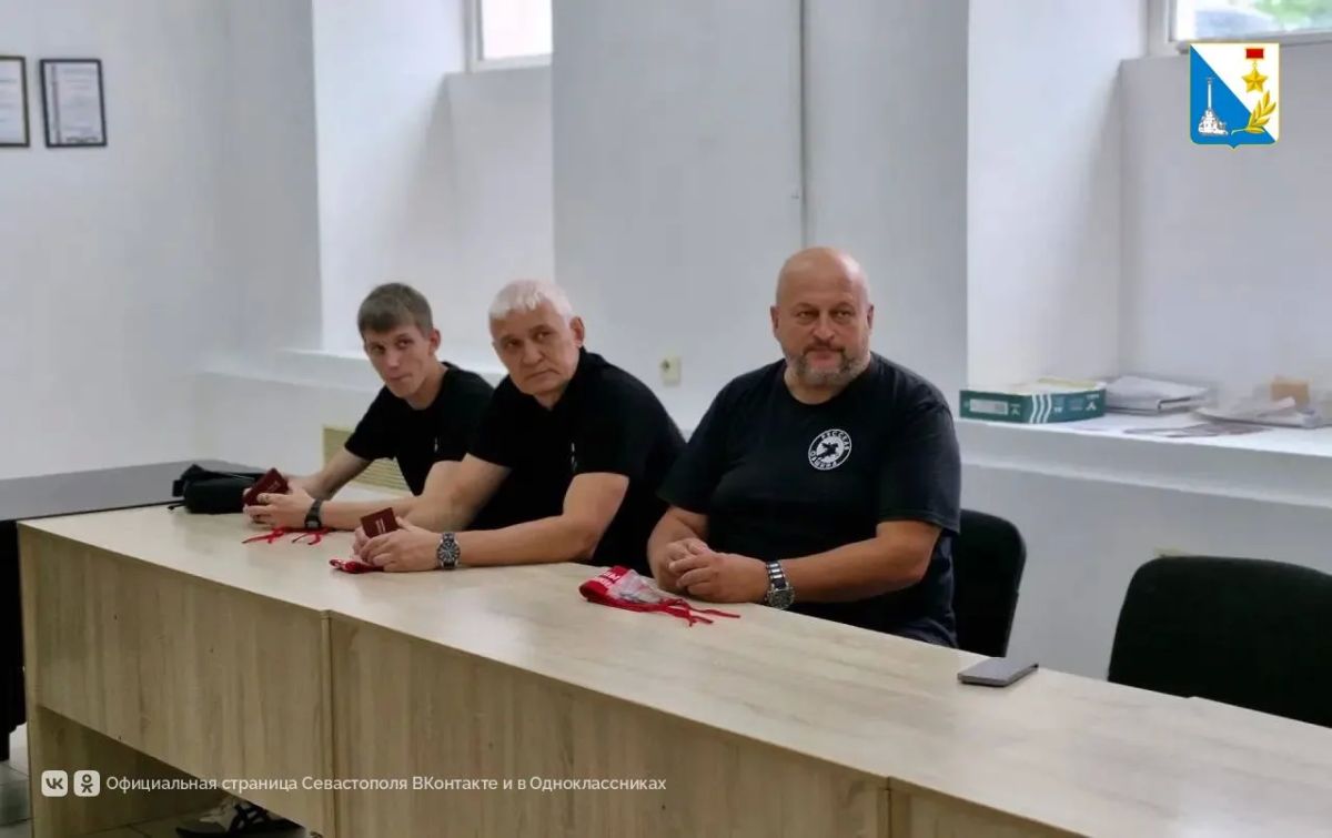 Ряды севастопольской народной дружины пополнили ещё девять человек