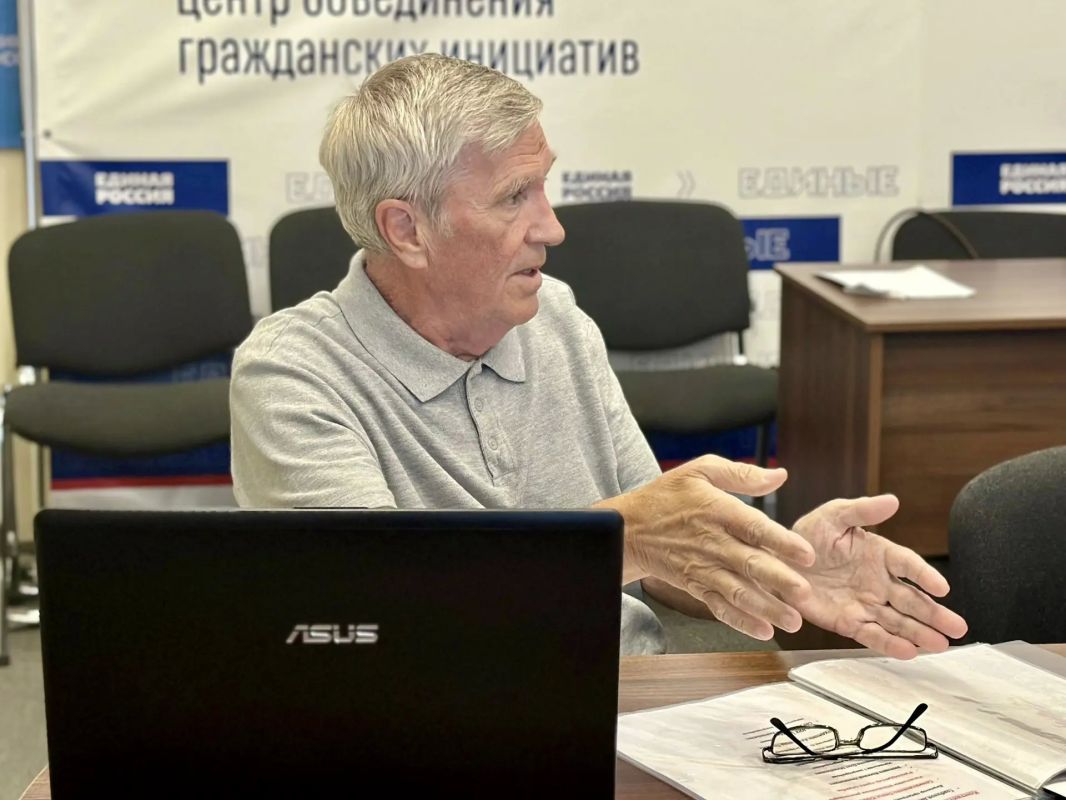 Владимир Немцев: На площадке региональной общественной приёмной Председателя партии «Единая Россия» Д. А. Медведева провёл приём граждан по личным вопросам Владимир Немцев: На площадке региональной общественной приёмной Председателя партии «Единая Россия» Д. А. Медведева провёл приём граждан по личным вопросам
